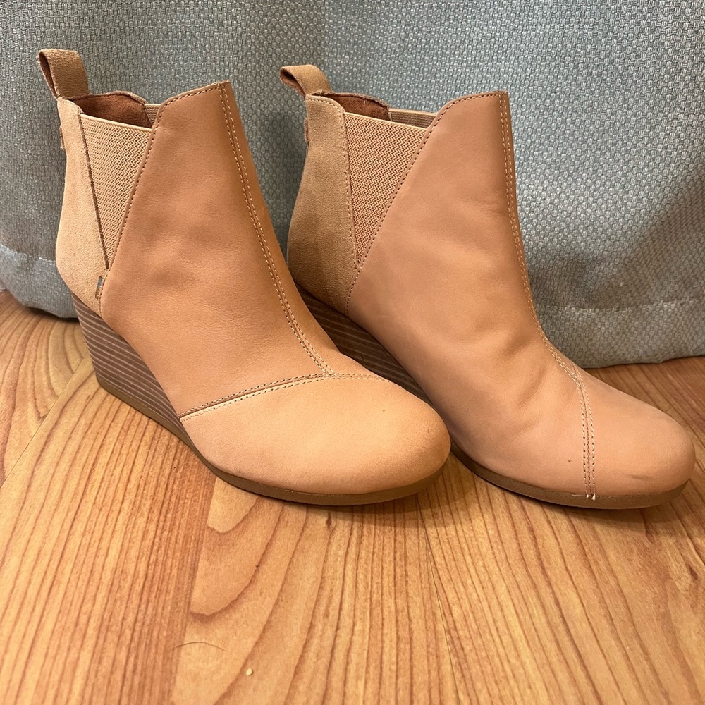 Toms Kelsey Light Brown Wedge Ankle Boots